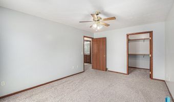 410 N 9th Ave, Brandon, SD 57005