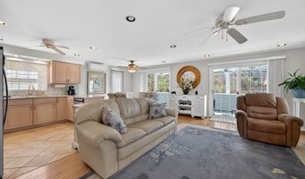 338 Shore Dr, Branford, CT 06405