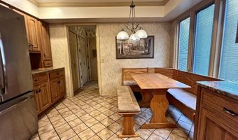 408 Duryea Dr, Auburn, IN 46706
