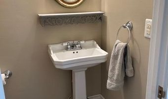 53 Congress St, Belfast, ME 04915