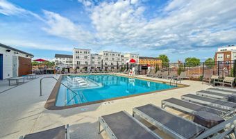 2550 FARMSTEAD Dr, Rockville, MD 20850