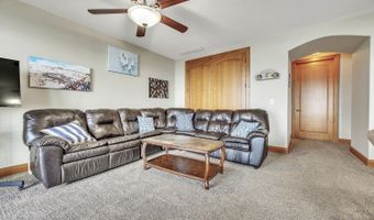 325 Lakeshore Dr, Arnolds Park, IA 51331