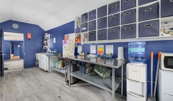 599 E Main Rd, Middletown, RI 02842