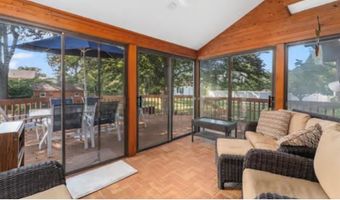 66 Foxglove Dr, Cranston, RI 02920