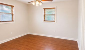 135 Pine Grove Ave, Biloxi, MS 39531