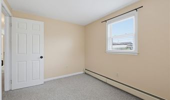 29 Rosedale Dr, Bristol, RI 02809