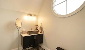 2807 1ST Rd N, Arlington, VA 22201