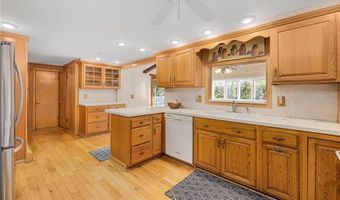28 Hybrid Dr, Cranston, RI 02920