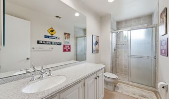 8004 SPLIT OAK Dr, Bethesda, MD 20817