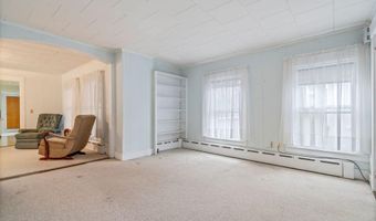 9 Willow St, Auburn, ME 04210