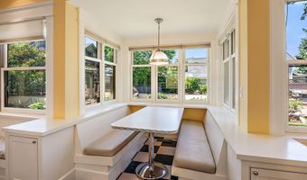 586 B St, Ashland, OR 97520