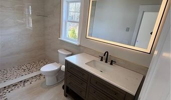 19 Traymore St, Charlestown, RI 02813