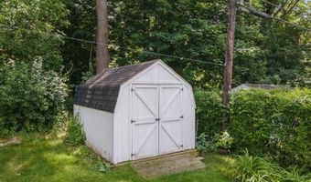 17 Northgate Dr, Albany, NY 12203