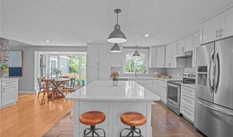 3 Cynthia Rd, Lincoln, RI 02865