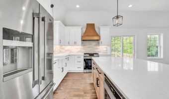 20 Depalma Ln, Danbury, CT 06811