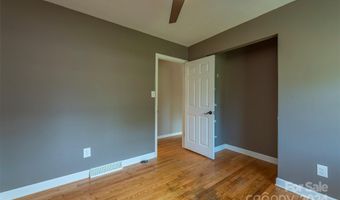 6 Eva Cir, Asheville, NC 28806