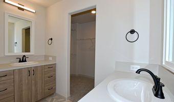 533 S 10th St, Berthoud, CO 80513