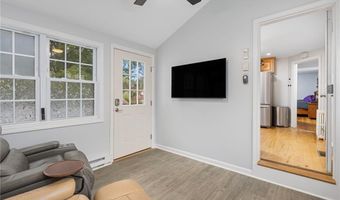 22 Franconia Dr, Cranston, RI 02920