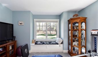 165 Lenihan Ln, East Greenwich, RI 02818