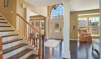 10 Hithergreen Ct, Algonquin, IL 60102