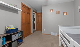 1433 W ROSELAWN Dr, Appleton, WI 54914