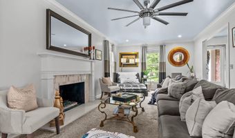 11806 E Arbor Dr, Anchorage, KY 40223