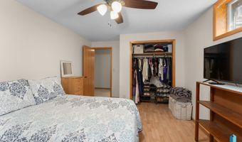 108 N Maple Ave, Brandon, SD 57005