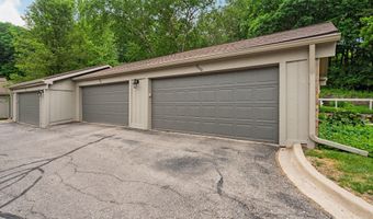 2202 Pine Grove Ct, Ann Arbor, MI 48103
