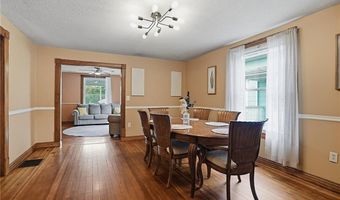 1115 7th St, Baldwin City, KS 66006