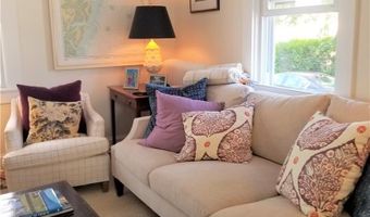19 Stockholm St, Newport, RI 02840