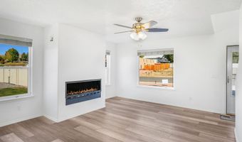 1044 VALLEY VIEW Dr, Bloomfield, NM 87413