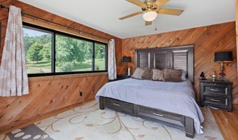 10463 Farm Road 1182, Aurora, MO 65605