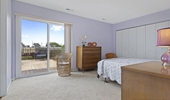 1860 W Surrey Park Ln 2B, Arlington Heights, IL 60005