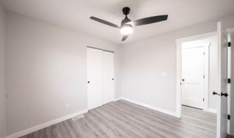 304 Sunset Dr, Aurora, IN 47001