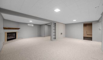 1108 E 3rd St, Anamosa, IA 52205