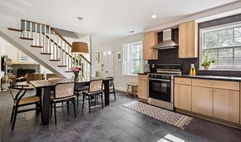 9202 BULLS RUN Pkwy, Bethesda, MD 20817