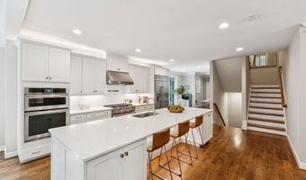 2354 N QUEBEC St, Arlington, VA 22207