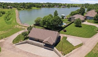 15586 Cedar Ln, Basehor, KS 66007