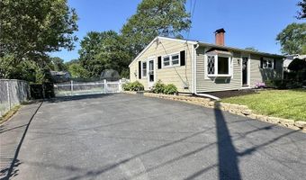 17 Rondeau Rd, Bellingham, MA 02019