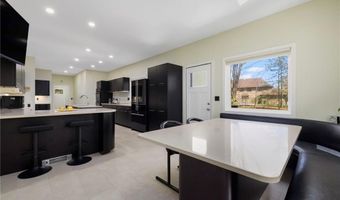 29 Dennell Dr, Lincoln, RI 02865