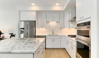 635 SLATERS Ln G-01, Alexandria, VA 22314