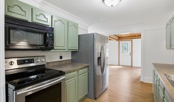 124 Roselawn St, Algonac, MI 48001