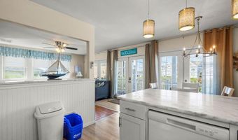 45 Crescent Rd, Middletown, RI 02842