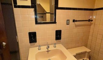 810 3rd St NW, Austin, MN 55912