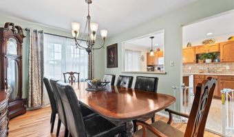 203 Tanglewood Ct, Middletown, NJ 07748