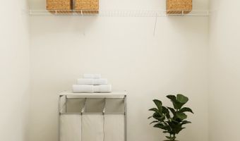 150 Newburgh Ln, Algonquin, IL 60102