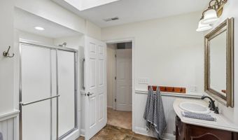 838 Lynnhaven Ln, Akron, OH 44313
