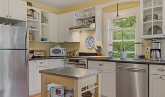 30 Boulevard, Middletown, RI 02842