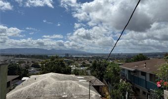 1358 Wanaka St, Honolulu, HI 96818