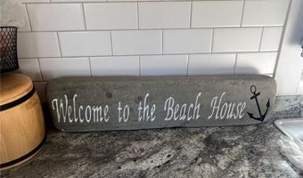 4 Angell Rd, Narragansett, RI 02882